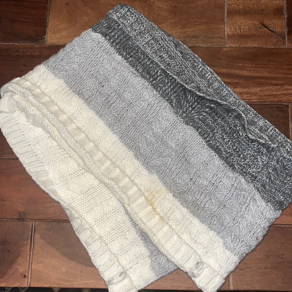 Cute black-grey-white scarfs! - Picture 2 of 8